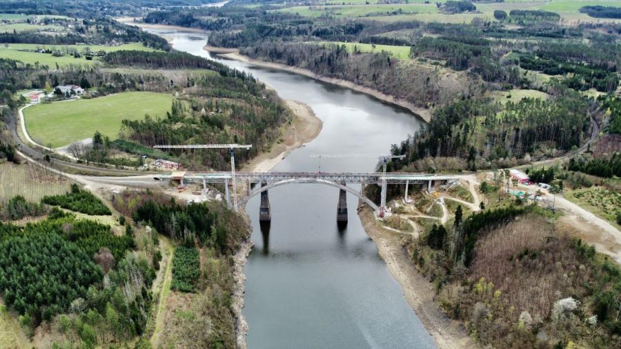Most přes orlickou přehradu má duši. Stavbaři ukázali vnitřek největšího železobetonového oblouku v ČR